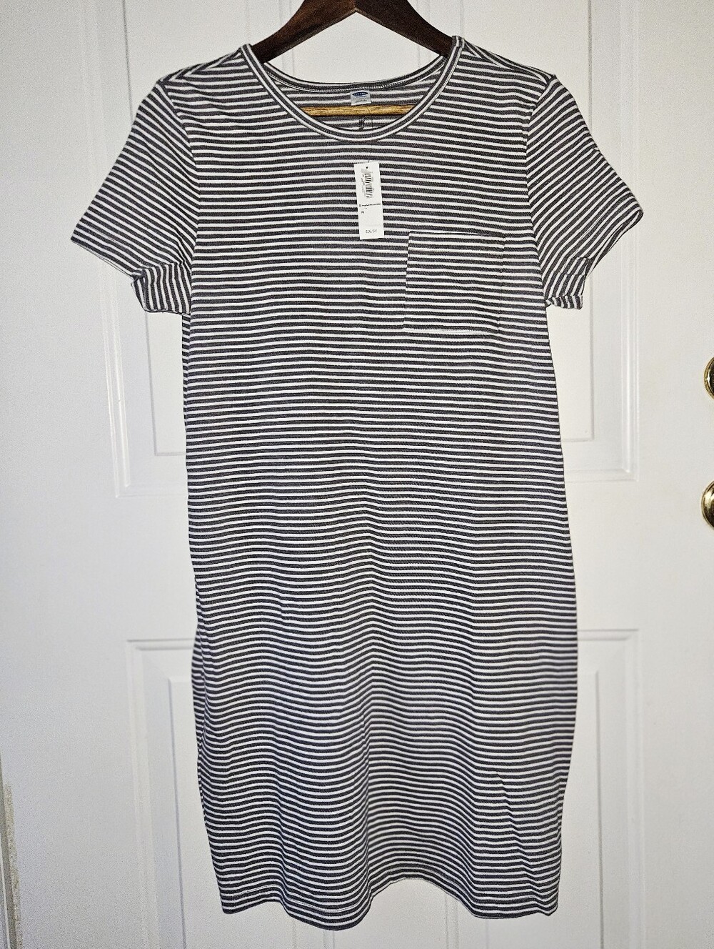 NWT Old Navy Striped T-shirt Dress Medium, Gray & White Stripes & Chest Pocket